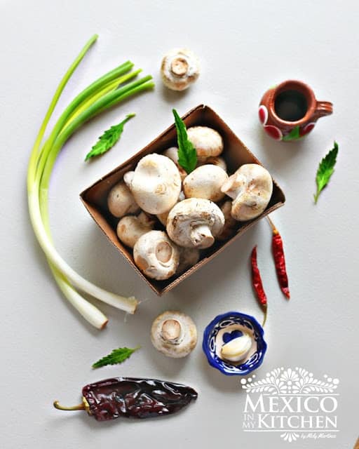 ingredients need to make Mexican sautéed mushrooms