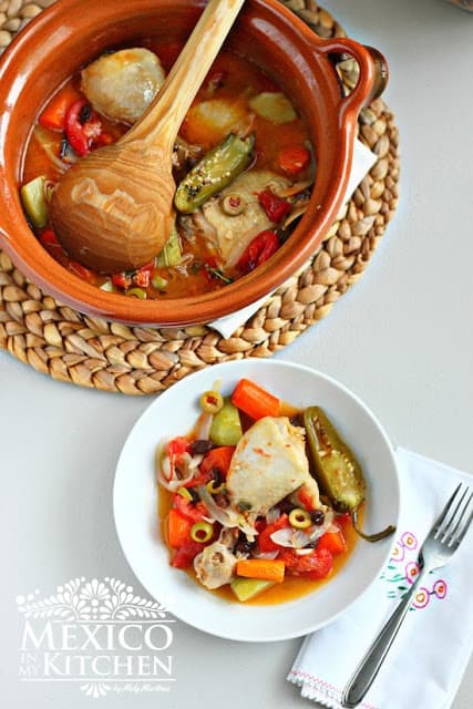 Olla Tapada is an easy and versatile chicken recipe. 