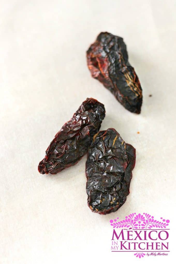 chipotle negro dried peppers