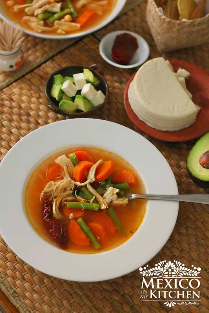 Caldo tlalpeño chicken vegetables soup mexican recipe - 1