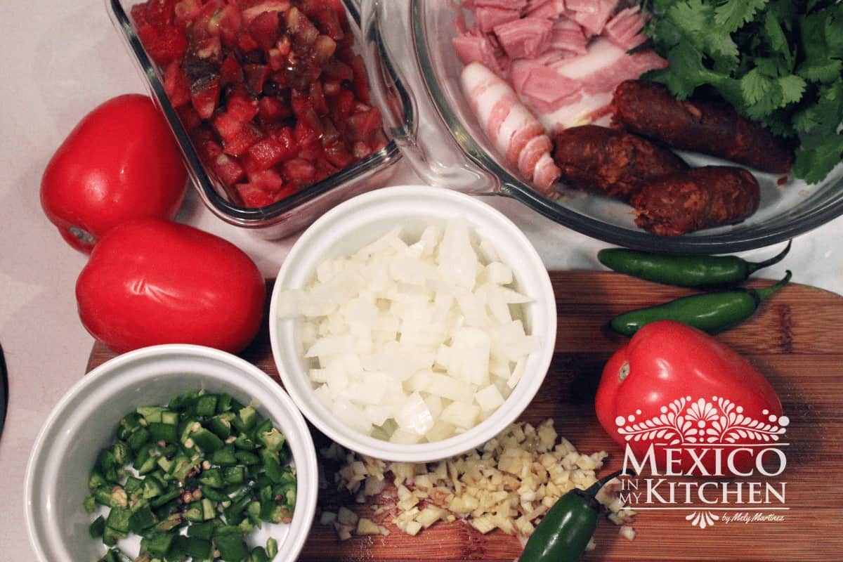 Ingredients to make Mexican Cowboy beans