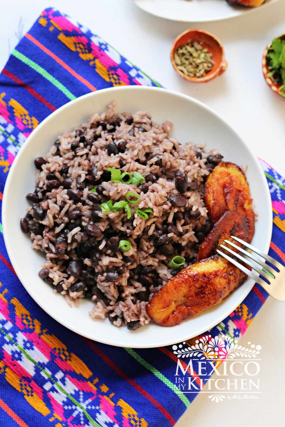 Black beans and rice | Moros con cristianos served in a plate with fried plantains.